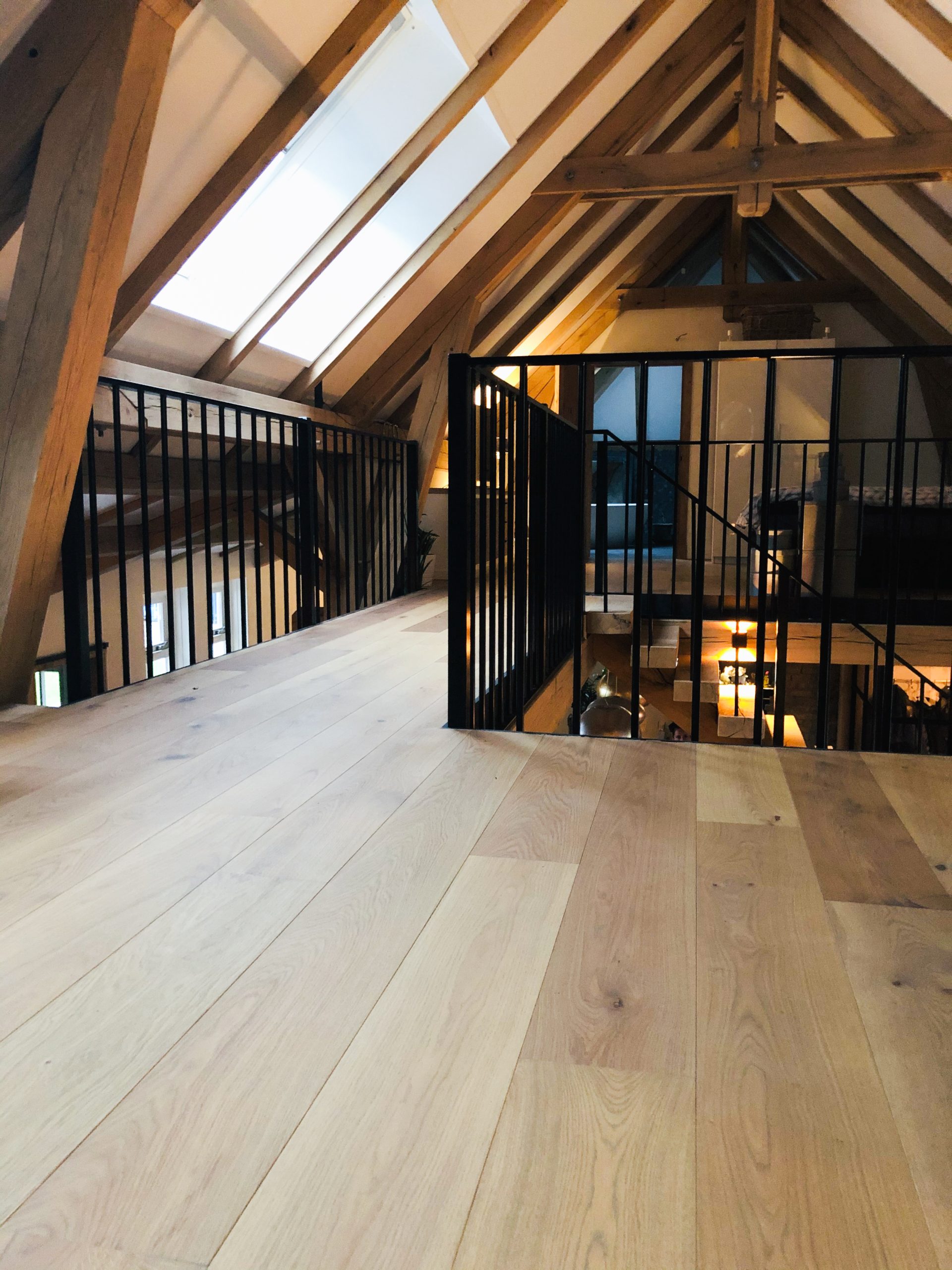 licht bruine houten vloer overloop, Den Bosch